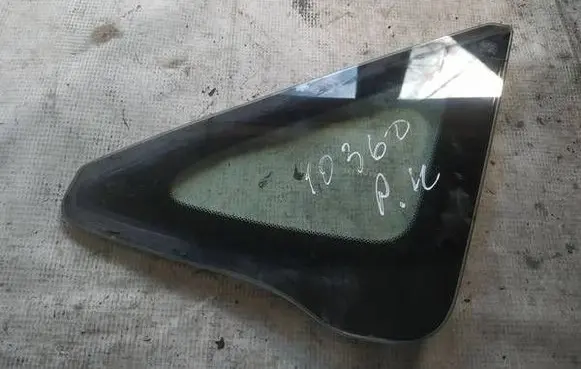 Honda FR-V Front triangle window/glass as2