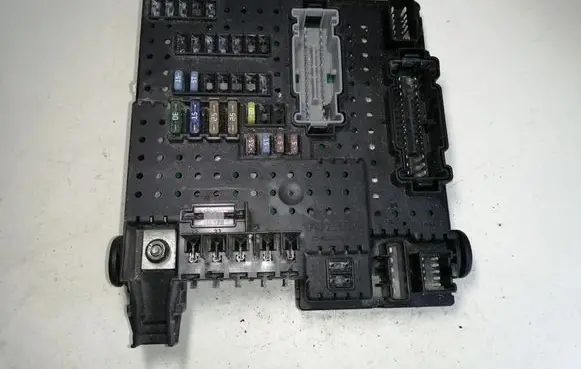 Volvo V70 Fuse module 8676391 12217799