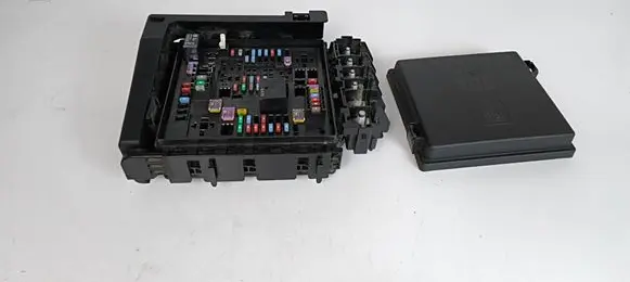 Chevrolet Camaro Fuse box set 84044722