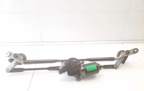 KIA Soul Front wiper linkage and motor 98100B2000