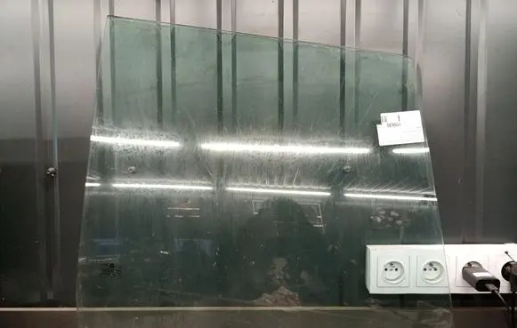 Hyundai Lantra II Front door window glass four-door