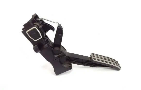 Mercedes-Benz B W245 Accelerator throttle pedal A1693000504