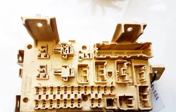Toyota Avensis T250 Fuse box set 82641CA010F 82641-CA010-F