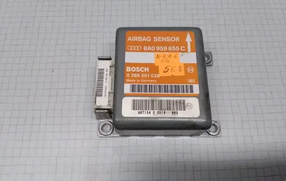 Audi A4 S4 B5 8D Airbag control unit/module 0285001038 8A0959655C