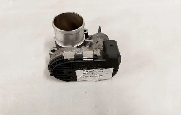 Nissan Qashqai Throttle valve 8200330810E