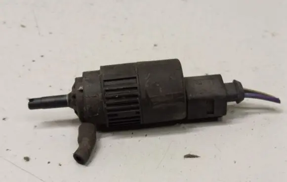Ford Mondeo MK IV Windscreen/windshield washer pump 6M2113K082AA