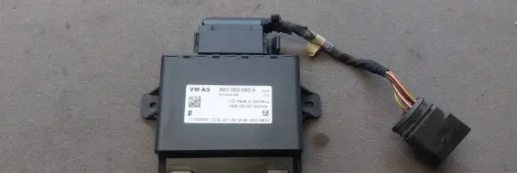 Volkswagen PASSAT B6 Power management control unit 8K0959663A 8K0959663 111002000