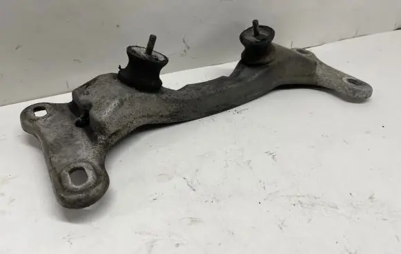 BMW 1 E81 E87 Gearbox mounting bracket 676029902