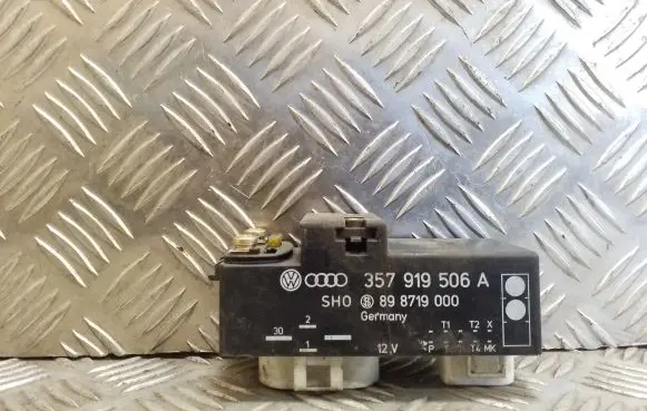 Volkswagen PASSAT B4 Coolant fan relay 357919506A 898719000