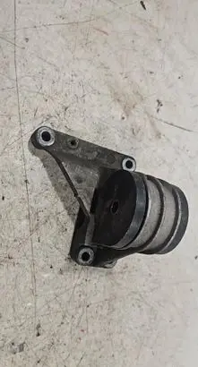 Engine mount bracket