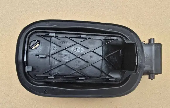 Audi Q7 4M Fuel tank cap 4M0809906E 01210N