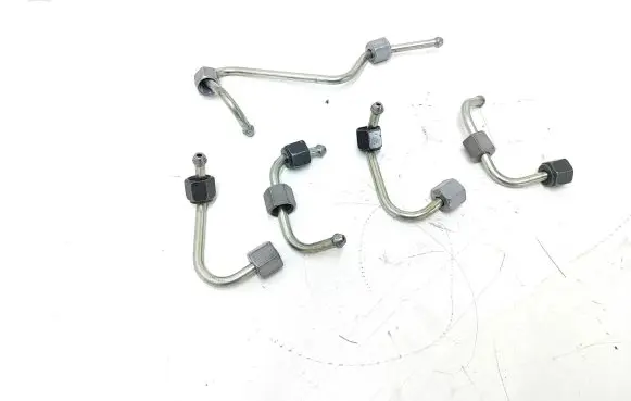 Fuel injector supply line/pipe