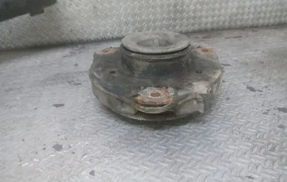 Volkswagen PASSAT B6 Front upper strut mount 