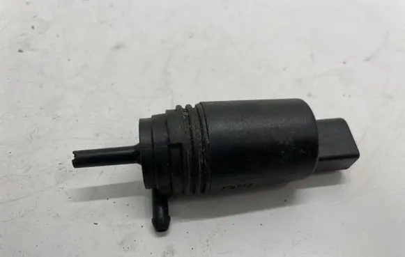 BMW 1 F20 F21 Windscreen/windshield washer pump 8377612