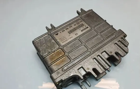 Volkswagen Golf III Engine control unit/module 032906026D 0261203314 0261203315