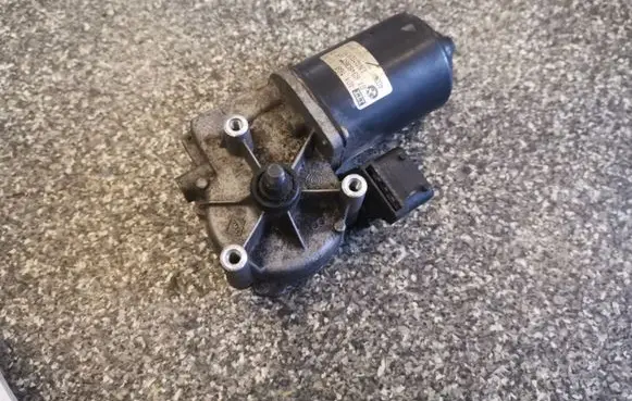 BMW 3 E36 Wiper motor 83635140