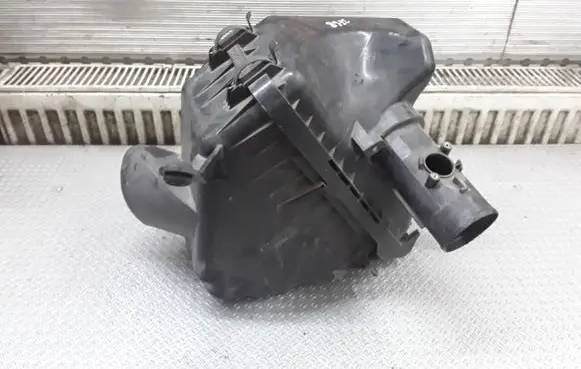 Toyota Avensis Verso Air filter box 1770127180