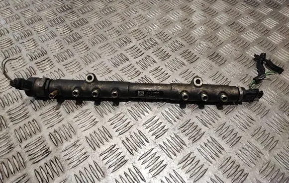Volvo V70 Fuel main line pipe 30757146