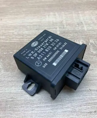 Mercedes-Benz E W211 Light module LCM A2118203226 5DF008278
