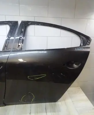 Mazda 3 III Rear door