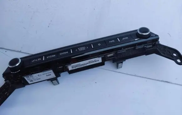 KIA Niro Radio/GPS head unit trim 10R0510675 103KVYK092426