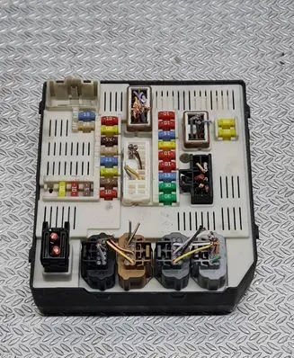 Renault Megane III Fuse module 284B60010R 519225601 8629063951