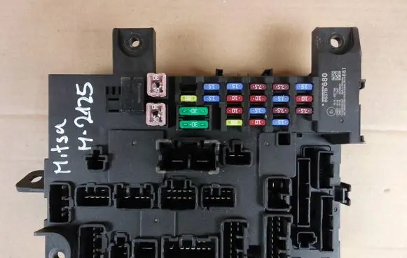 Mitsubishi Outlander Fuse module 8637B680