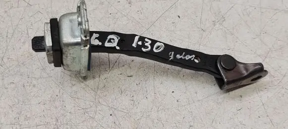Hyundai i30 Rear door check strap stopper