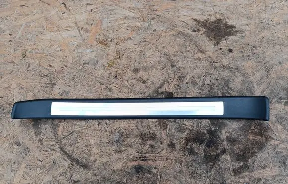 Front sill trim cover