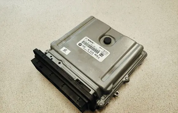 BMW 3 E90 E91 Engine control unit/module 0281017024 8510829 030138023