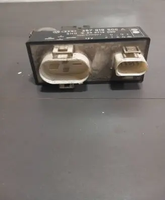 Volkswagen PASSAT B5 Coolant fan relay 357919506A 898719000