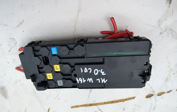 Mercedes-Benz ML W164 Fuse box set 2115452601