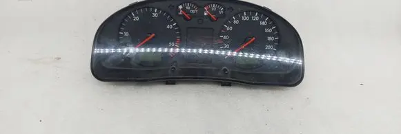 Volkswagen PASSAT B5 Speedometer (instrument cluster) 3B1919880C