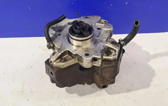 Volvo V70 Mechanical fuel pump 8642777 0445010043