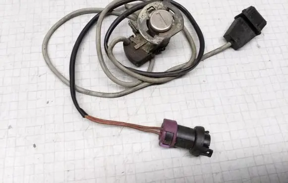 Audi 100 S4 C4 Front door lock (next to the handle) 