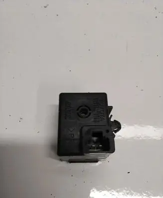 Toyota Land Cruiser (J100) Horn buzzer relay 8665251010 0689003150