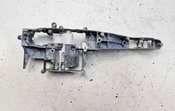Peugeot 207 Rear door exterior handle/bracket 
