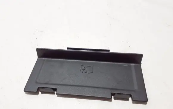 Land Rover Discovery Sport Fuse box cover FK7214K016BA