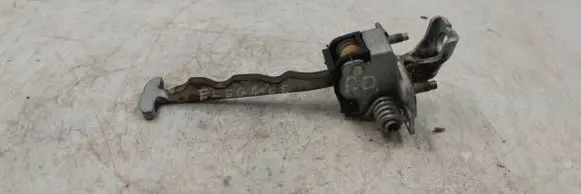 Opel Vectra C Front door check strap stopper 99228