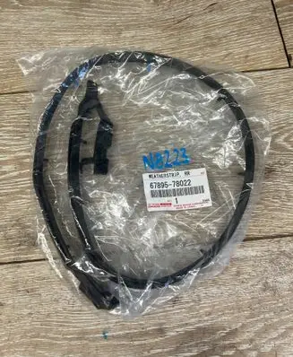 Lexus LBX Front door rubber seal 6789578022