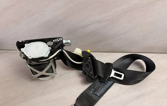 Volkswagen PASSAT B7 Front seatbelt 3C1857705Q 34153868A