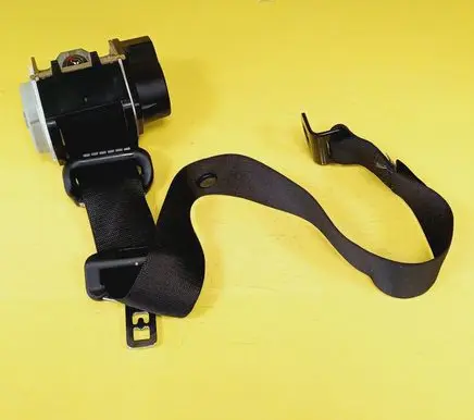 Rear seatbelt