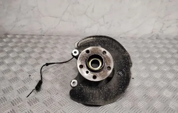 BMW 2 F45 Front wheel hub 6876645