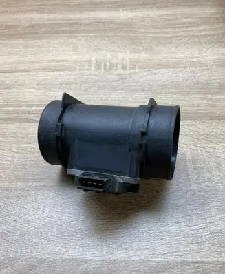 Opel Vectra B Mass air flow meter 90411957