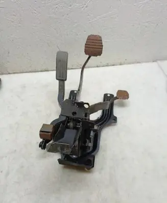 Volkswagen Golf II Pedal assembly 