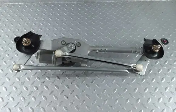 Front wiper linkage