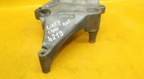 Volkswagen Golf V Engine mounting bracket 03G199207A