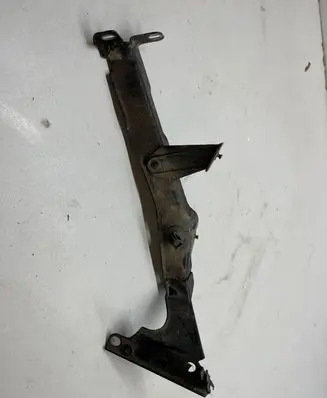 Audi A4 S4 B8 8K Fender mounting bracket 8K0821135C