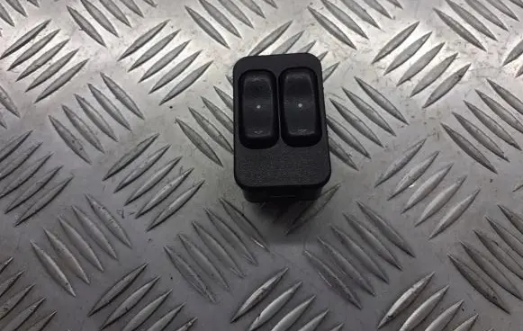 Opel Astra G Front door window switch trim 90561088