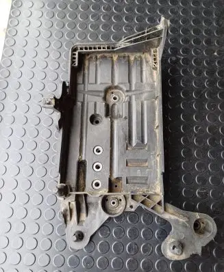 Volkswagen PASSAT B8 Battery tray 5Q0915321J 5Q0915331